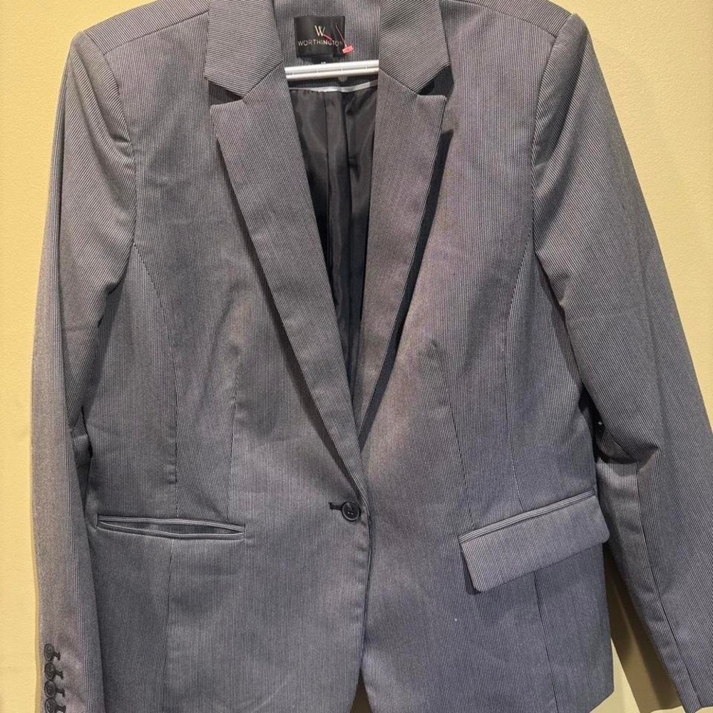 Grey pinstripe blazer with black lining - Picture 2 of 2
